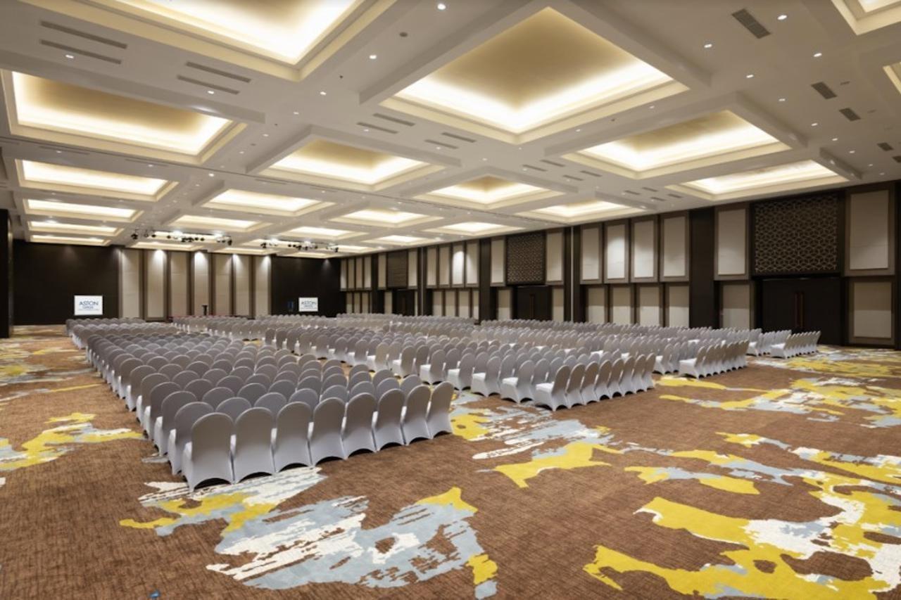 Aston Gresik Hotel & Conference Center Eksteriør bilde
