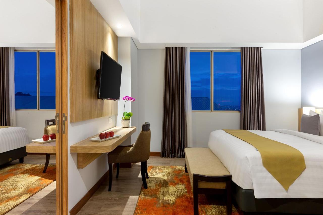 Aston Gresik Hotel & Conference Center Eksteriør bilde